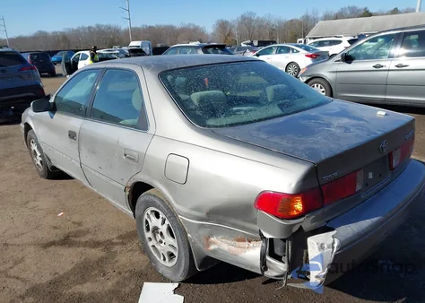 2000 Toyota Camry Ce z USA, uszkodzony, nr VIN 4T1BG22K6YU671073